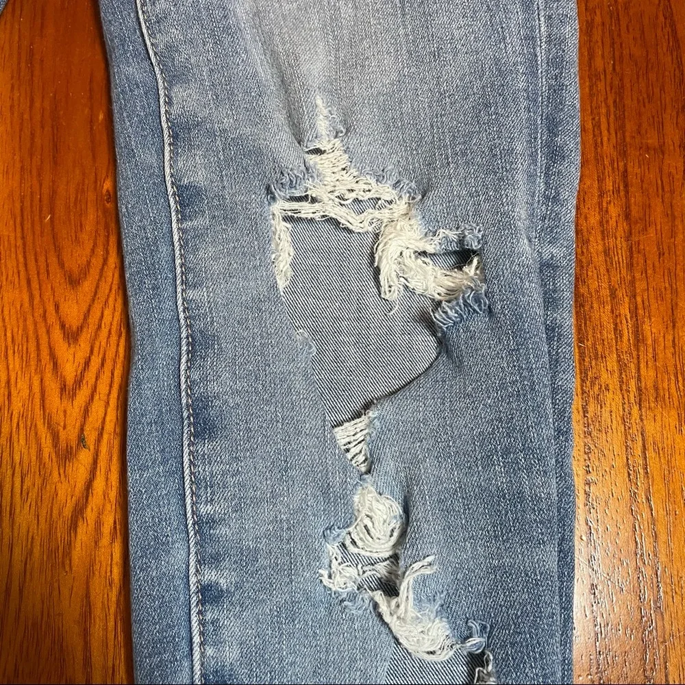 American Eagle distressed super hi-rise jeggings